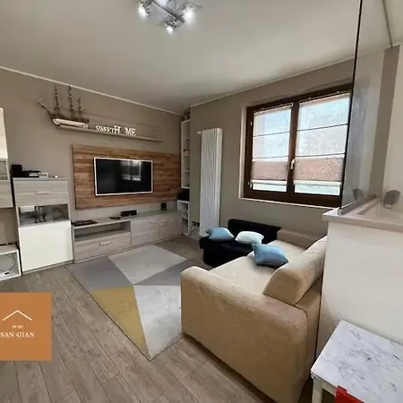 Large With Private Garden Apartamento